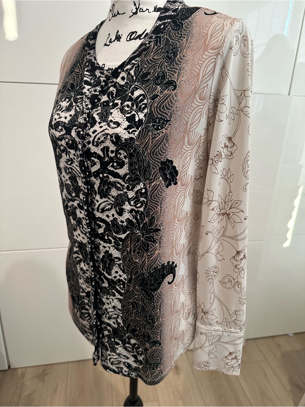 Dana Buchman Black and Cream  Floral-Print Blouse size medium